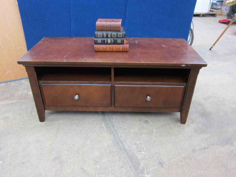 lot 17 image: Media Center & More