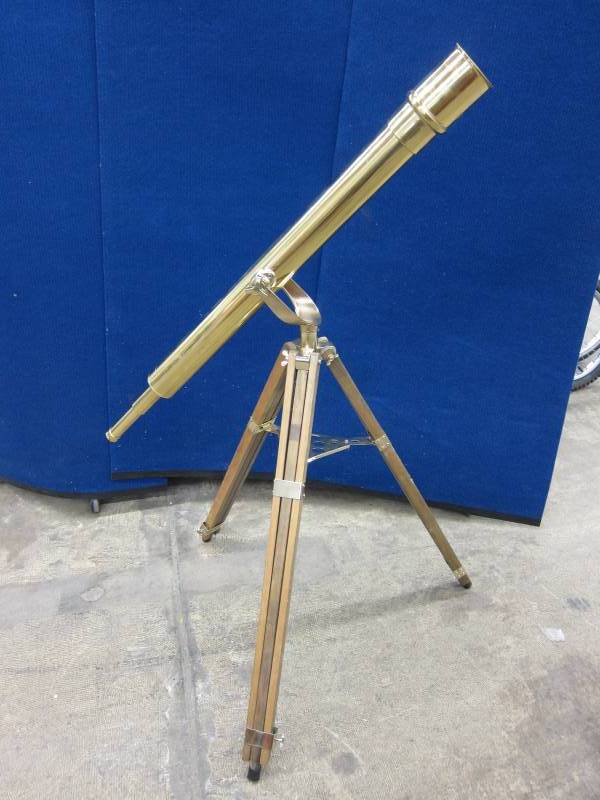 lot 18 image: Vintage Telescope