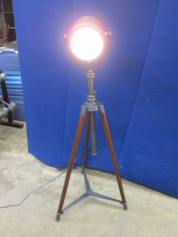 lot 19 image: Decorative Floor Lamp