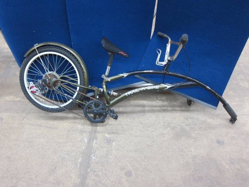 lot 50 image: Boys Bike Trailer