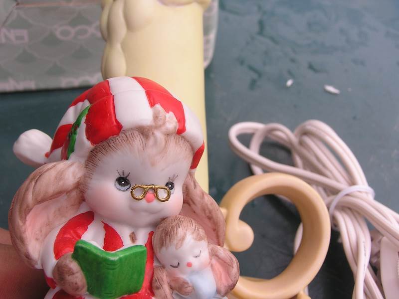lot 14 image: ENESCO SNUGGLE CHRISTMAS MOUSE