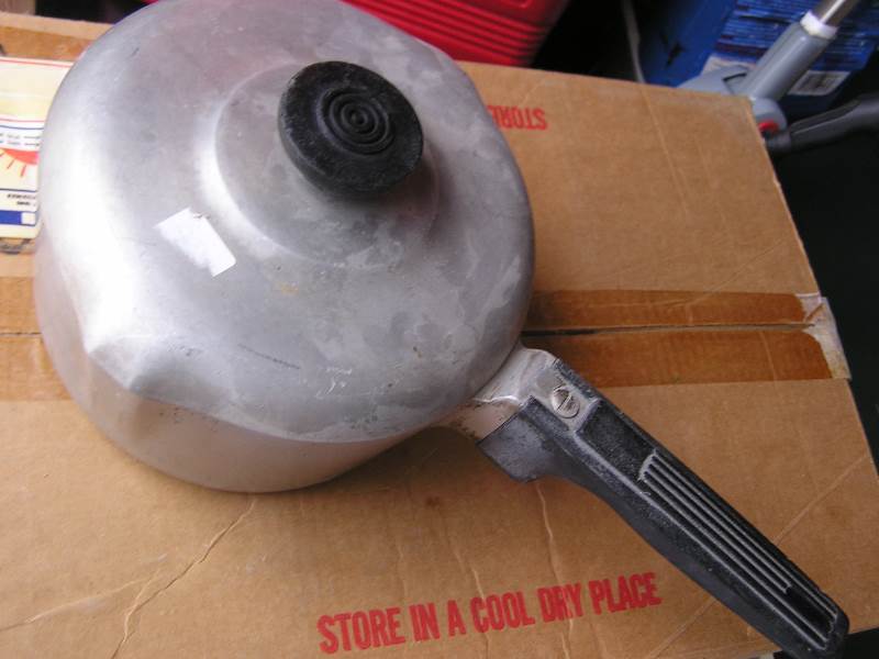 lot 23 image: WAGNERWARE 2 QT. SAUCEPAN