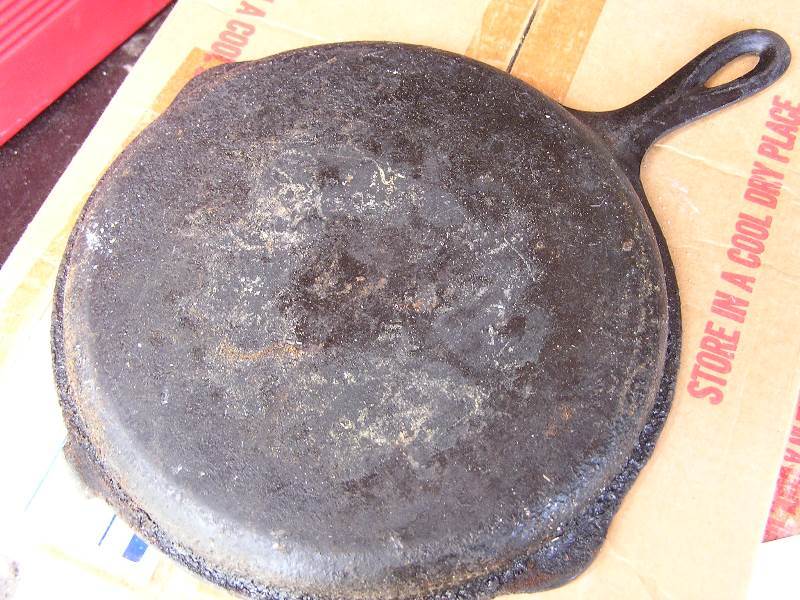 lot 26 image: CAST IRON HINGED SKILLET LID