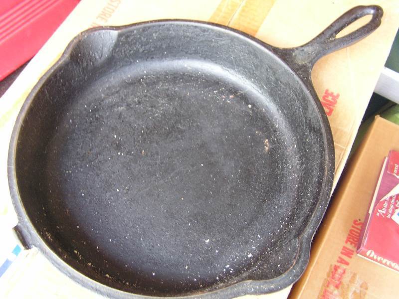 lot 28 image: CAST IRON SKILLET TOP OR BOTTOM #8