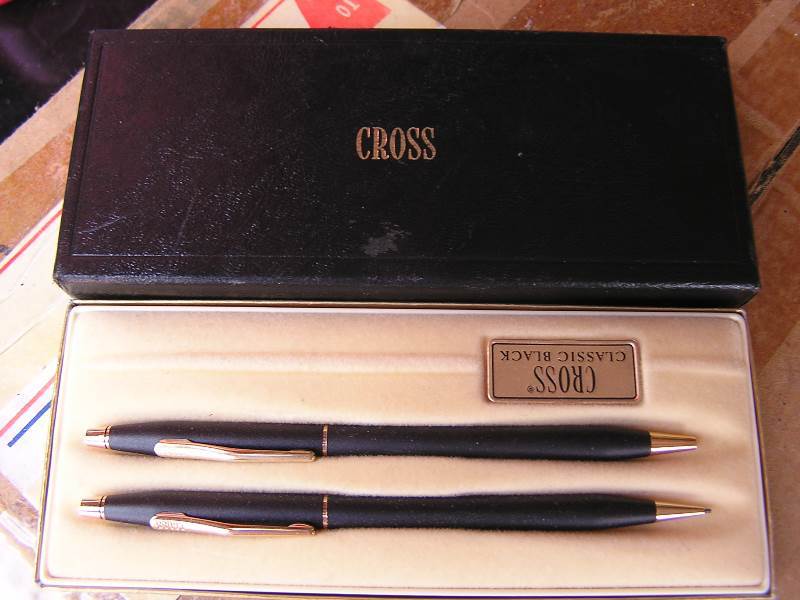 lot 32 image: CROSS PEN PENCIL SET NEW
