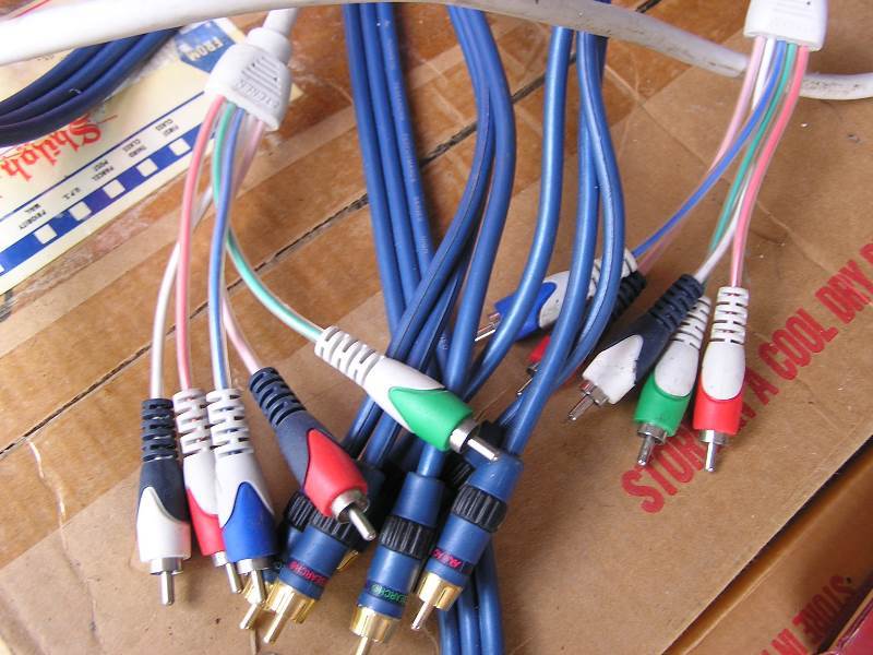 lot 33 image: A.V. CABLES. 2 SETS HEAVY DUTY