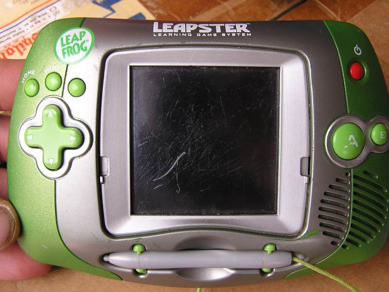 lot 34 image: LEAPSTER CHILDRENS LEARNING SYSTEM.