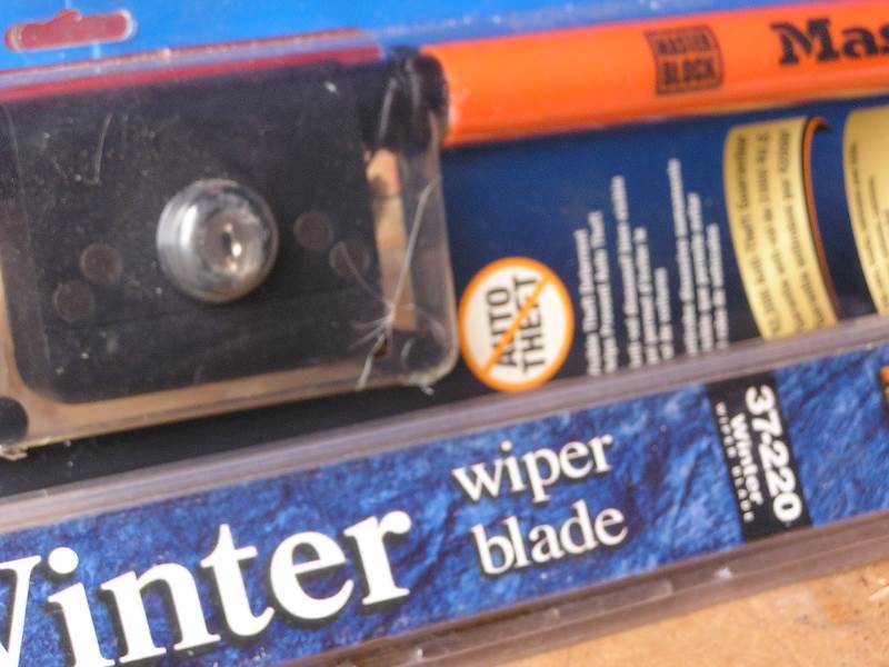 lot 44 image: AUTO STEERING WHEEL LOCK AND WIPER BLADE