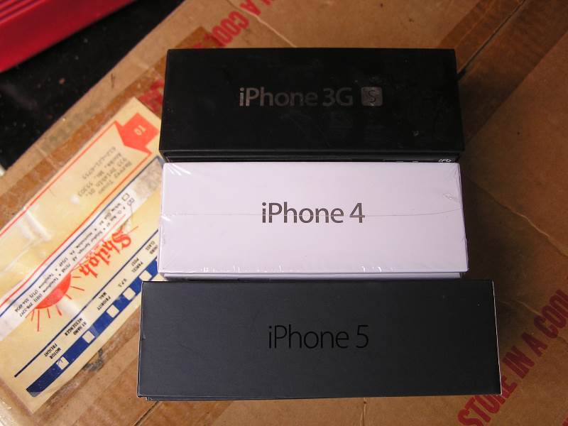 lot 54 image: IPHONE BOXES (EMPTY)