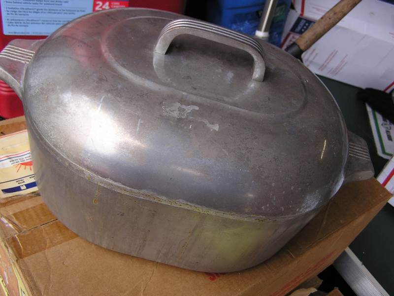 lot 61 image: WAGNERWARE MAGNALITE OVAL ROASTER