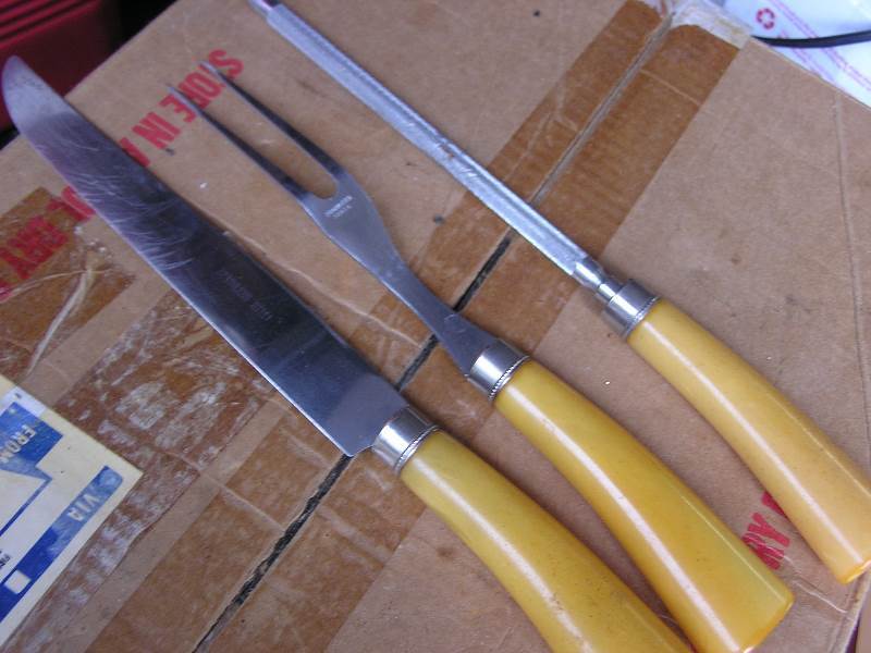 lot 90 image: VINTAGE CARVING SET