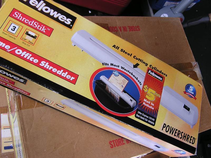lot 64 image: PAPER SHREDDER NEW