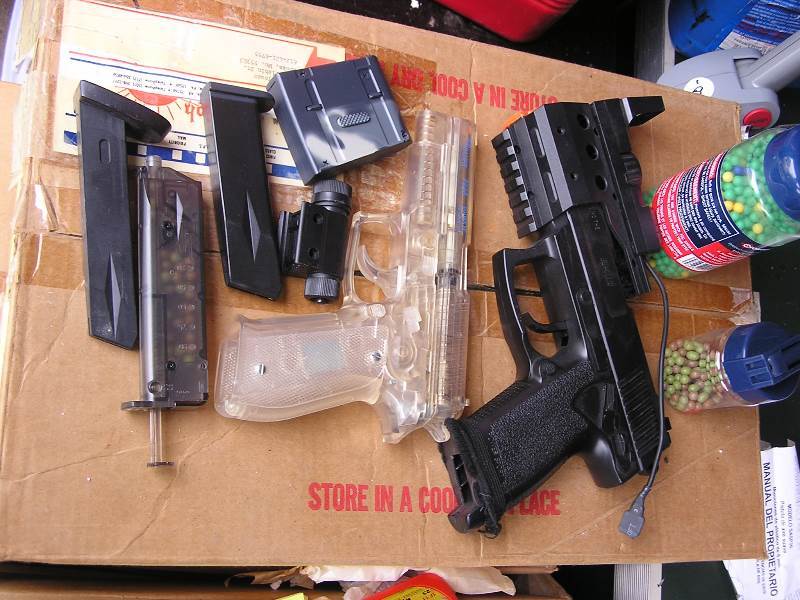 lot 67 image: AIRSOFT GUNS AND ACCS
