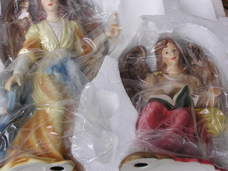 lot 81 image: GRANDEUR NOEL ANGEL FIGURINES NEW