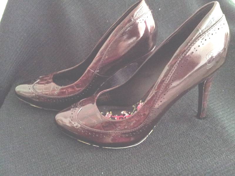 lot 2 image: Ed Hardy Size 9 - Burgundy High Hee...