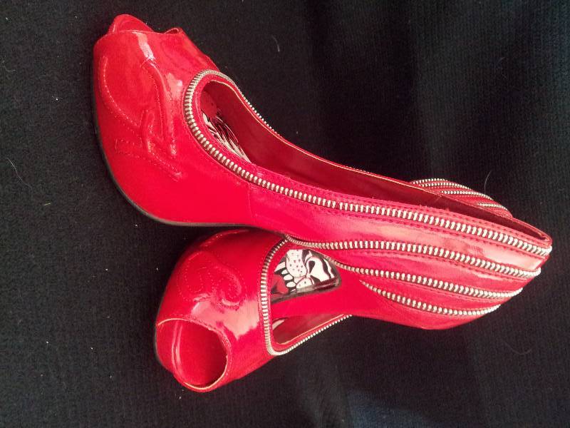 lot 9 image: Ed Hardy Size 5 - Red w Zipper Det...