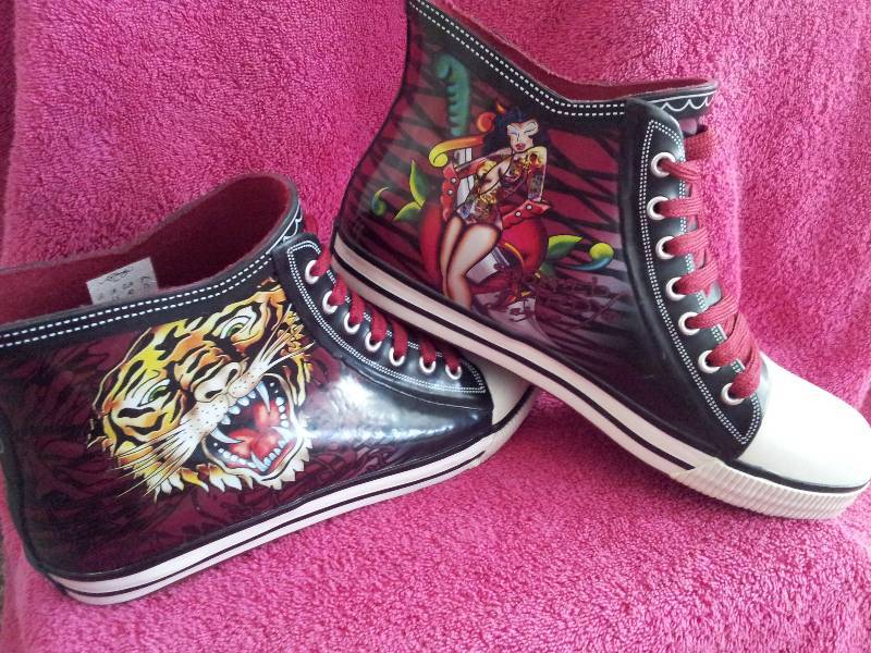lot 11 image: Ed Hardy Size 10 - Black Water Proo...