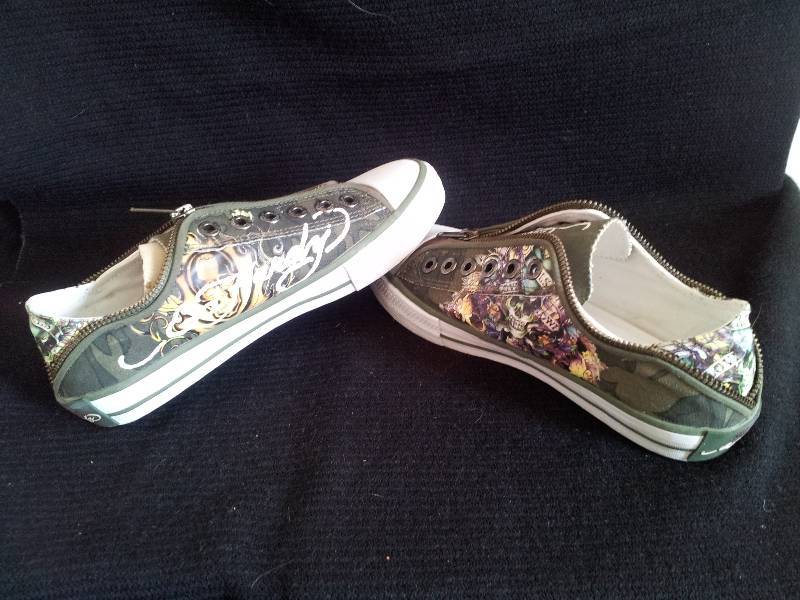 lot 13 image: Ed Hardy Size 6 - Army Green Low Ri...