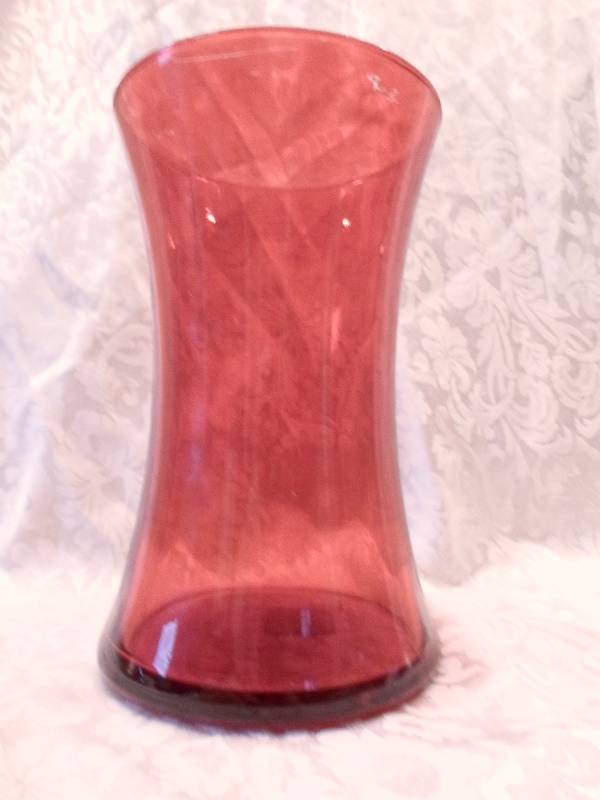 lot 28 image: Ruby Red Hour Glass Shaped Vase - 8...