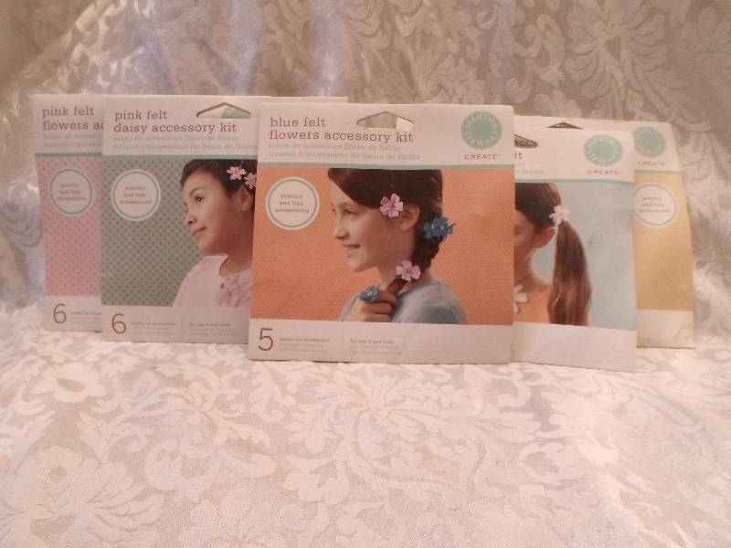 lot 57 image: Lot of 5 Martha Stewart Felt DIYJew...