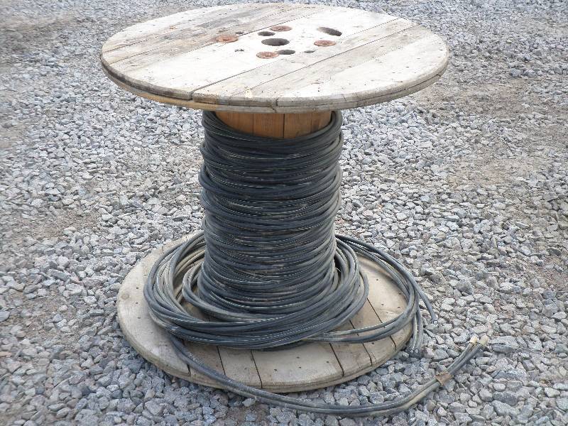 lot 13 image: Partial Spool Of Industrial Service...