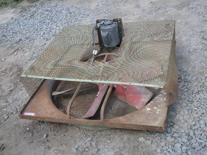 lot 14 image: Dayton Model 3C148 4x4 Exhaust Fa...