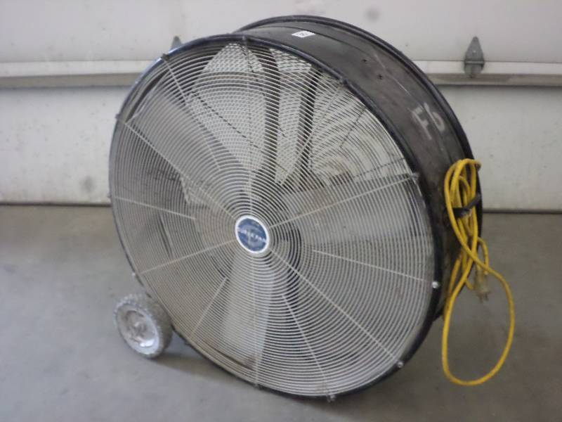 lot 30 image: SuperFan 120Volt Commercial 42 Flo...