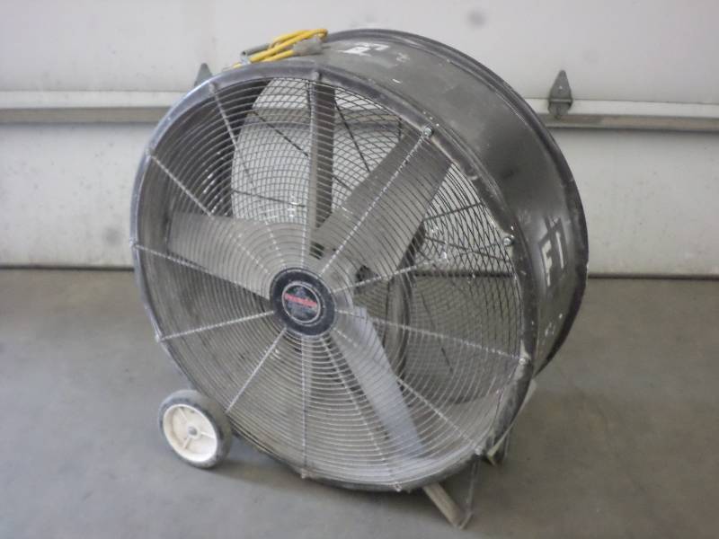 lot 31 image: Portable Cooler 120Volt Commerical ...