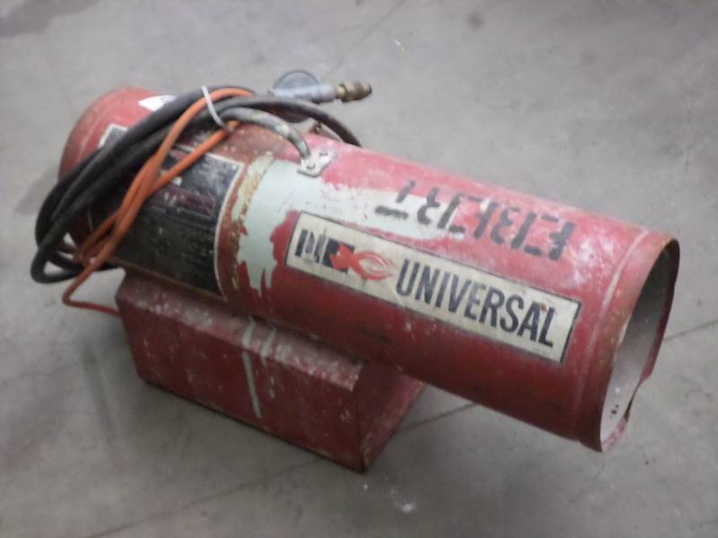 lot 35 image: Universal 150000 BTU LP Heater ...