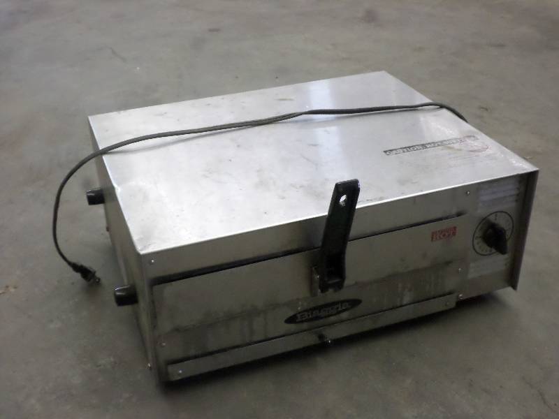 lot 38 image: Biaggia 120Volt Stainless Pizza Mak...