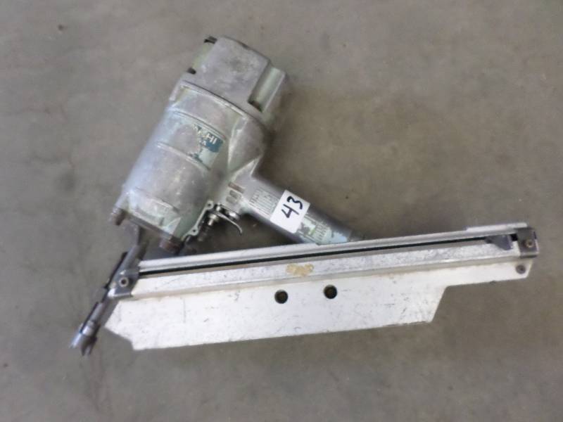 lot 43 image: Hitachi Pneumatic Framing Nailer ...