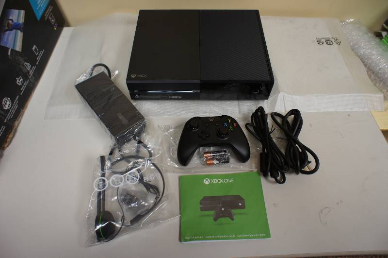 XBOX One 500GB with Assassins Creed IV and Unity