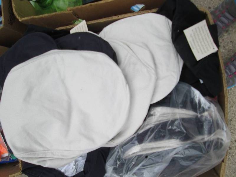 lot 35 image: bananna box full of casual hats gre...