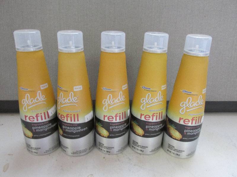lot 52 image: 5 Glade expressions refill fragranc...