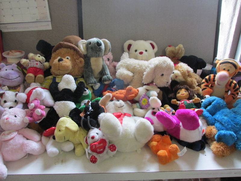 lot 79 image: lot of stuffed animals...