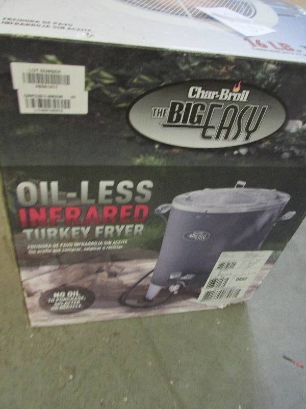 lot 83 image: Char-broil the big easy oil-less in...