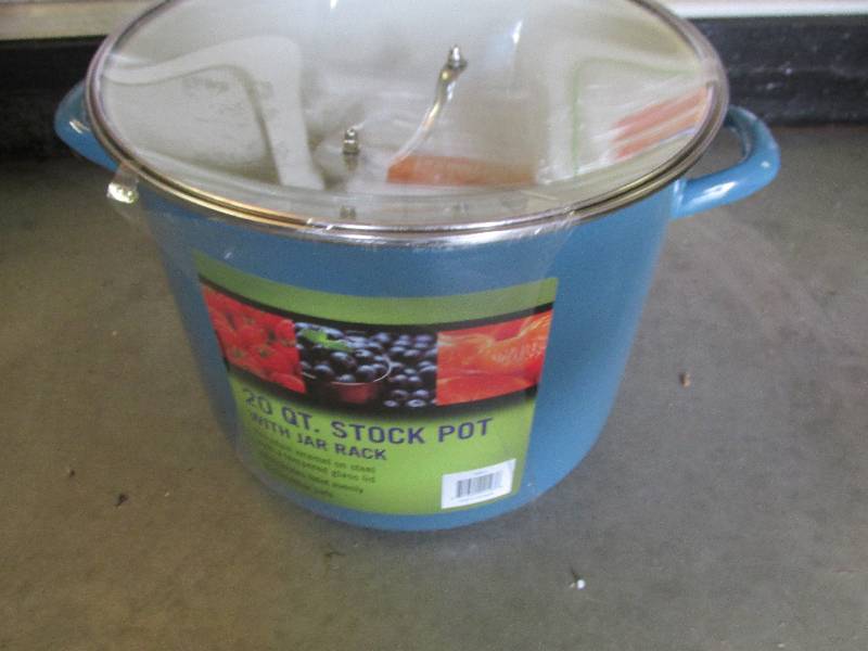 lot 95 image: 20 Qt. stock pot with jar rack ...