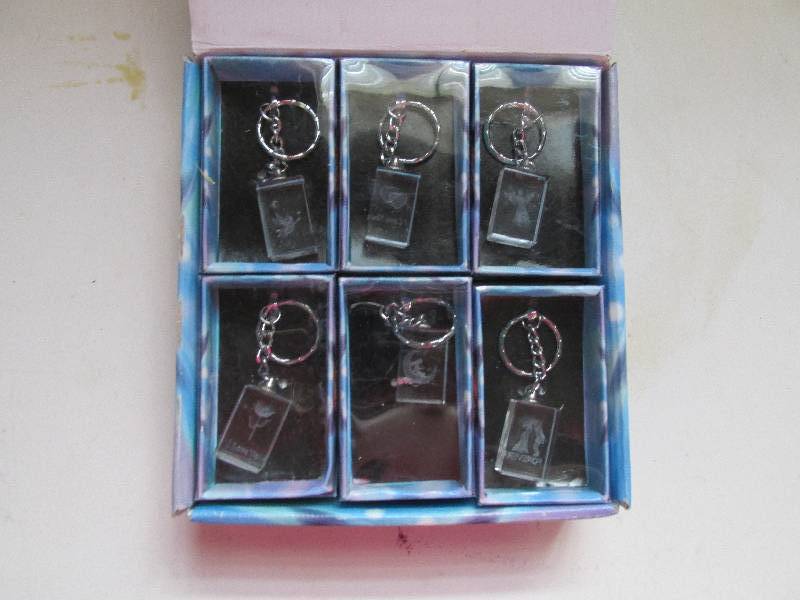 lot 106 image: 12 3-d laser sculptured key chains ...