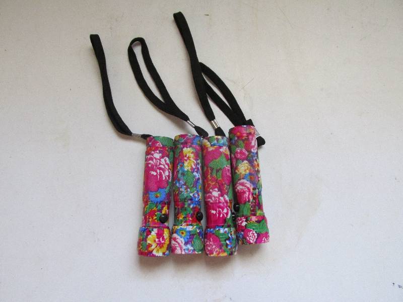 lot 120 image: 4 flash lights new...