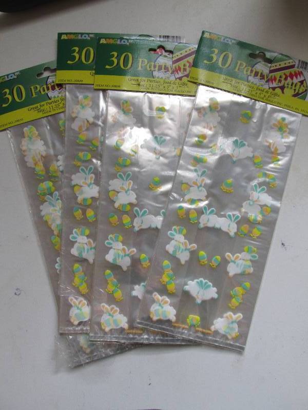 lot 149 image: 4 30pc gift bags new...