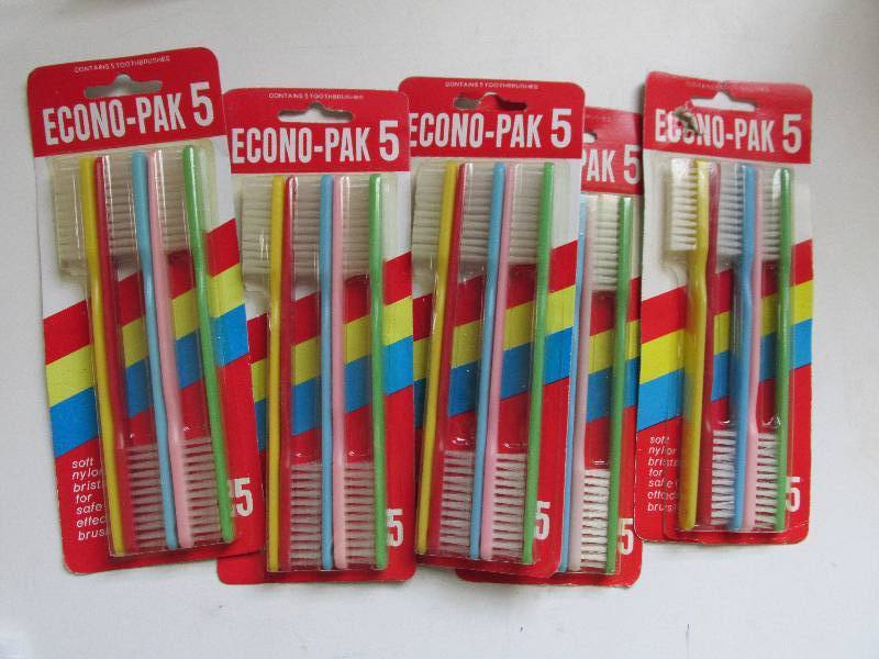 lot 150 image: 5 packs of 4 tooth brushes...