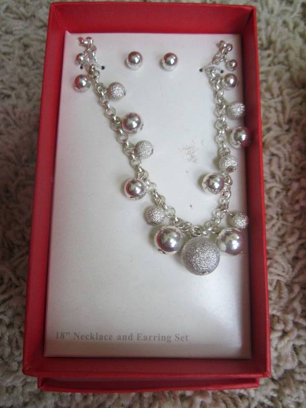 lot 184 image: Kmart 18necklace and earrings set...