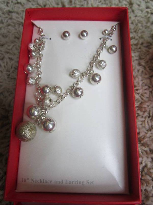 lot 186 image: Kmart 18necklace and earrings set...