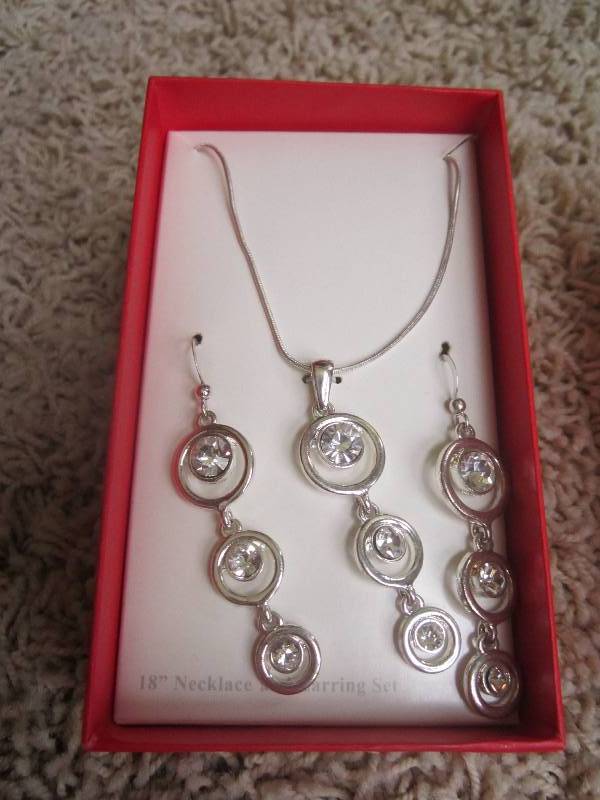 lot 187 image: Kmart 18necklace and earrings set...