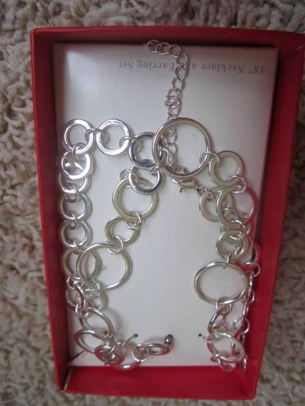 lot 190 image: Kmart 18necklace and earrings set...
