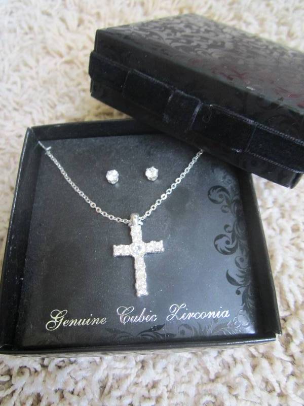 lot 191 image: Kmart genuine cubic lirconia cross ...