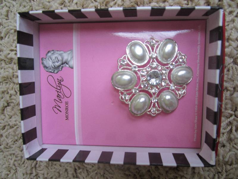 lot 200 image: Kmart Marilyn Monroe pin...