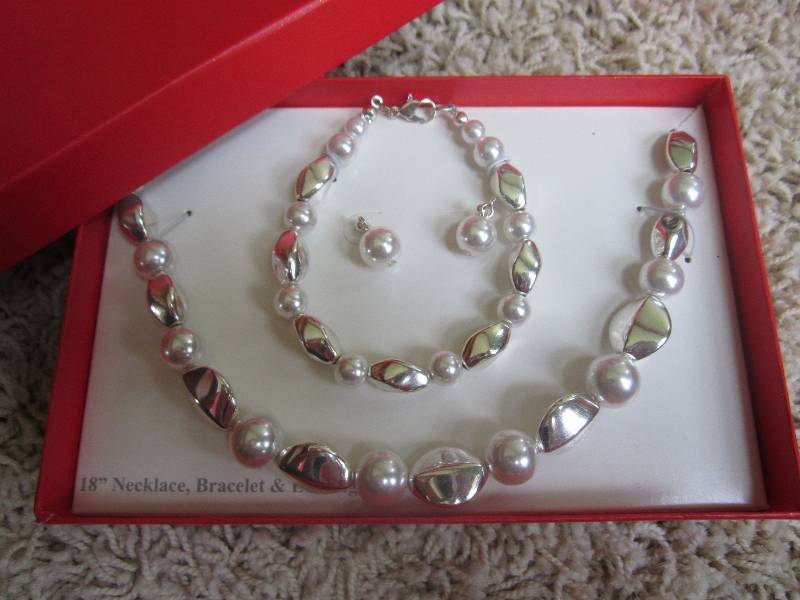 lot 201 image: Kmart 18 necklace, bracelet and e...