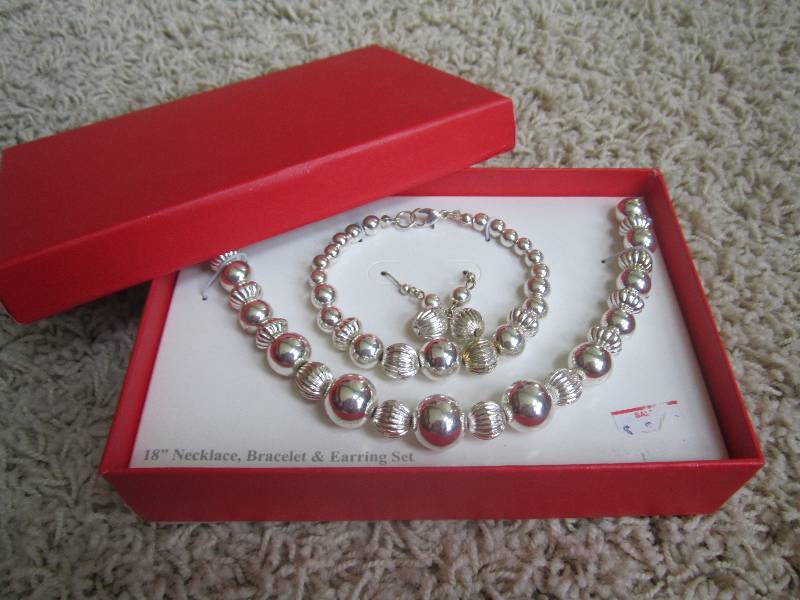 lot 204 image: Kmart 18 necklace, bracelet and e...