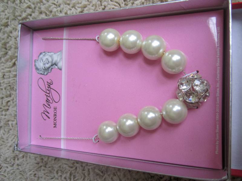 lot 209 image: Kmart Marilyn Monroe necklace ...